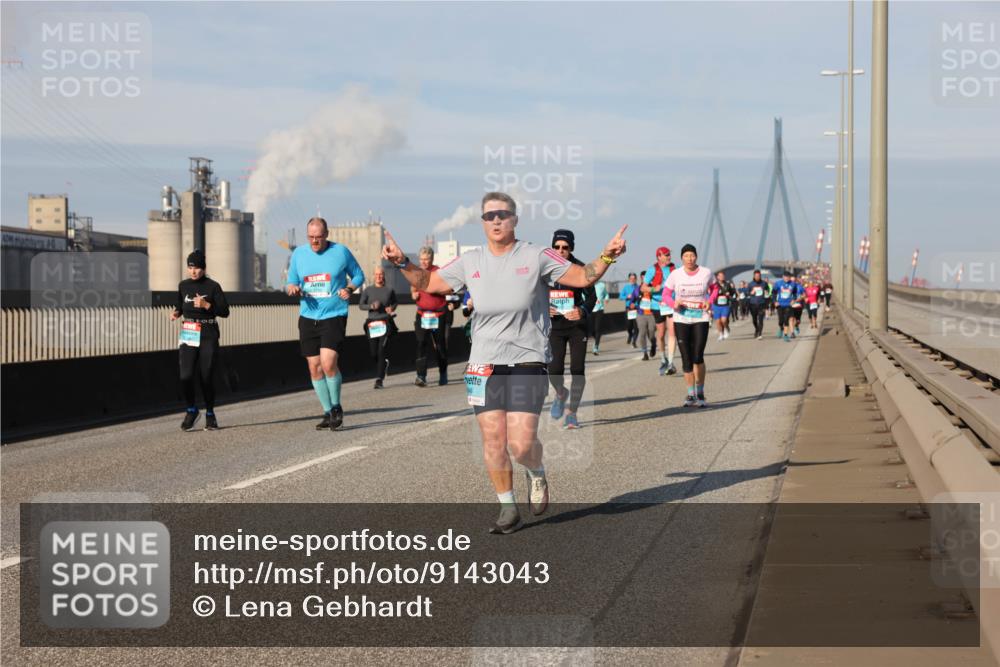 03.10.2025 - Köhlbrandbrückenlauf Lena Gebhardt http://msf.ph/oto/9143043 03.10.2025 10:00:55 Position 2  meine-sportfotos.de