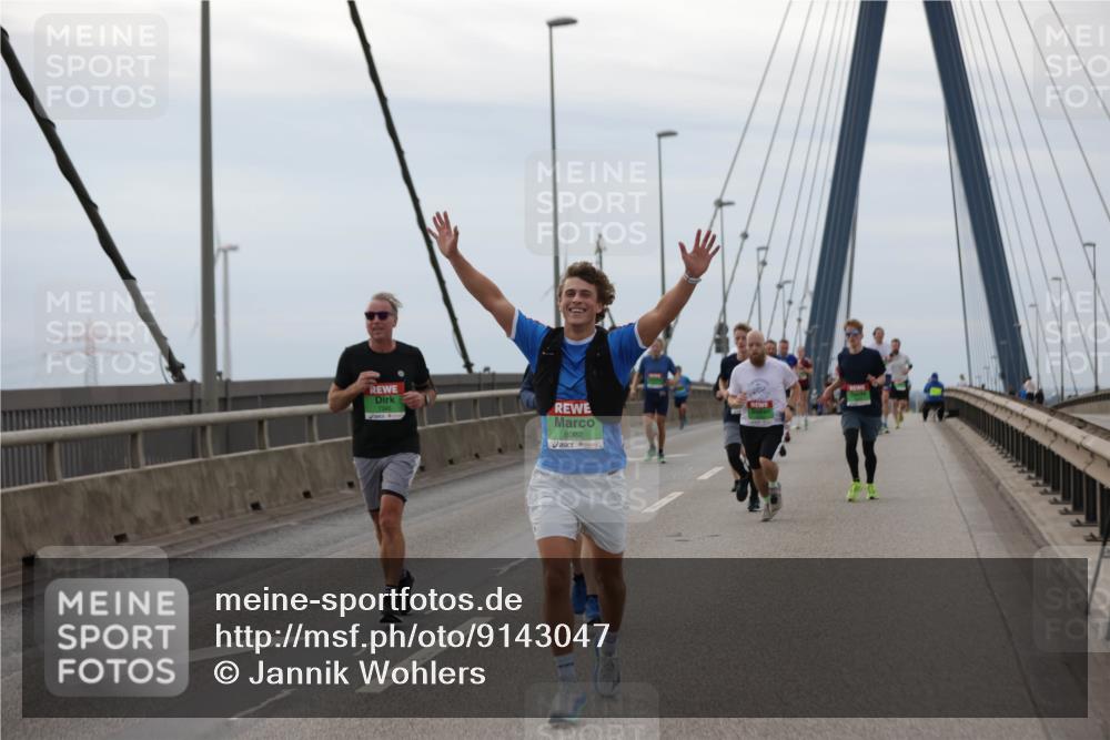 03.10.2025 - Köhlbrandbrückenlauf Jannik Wohlers http://msf.ph/oto/9143047 03.10.2025 15:44:19 Position 1 8082 meine-sportfotos.de