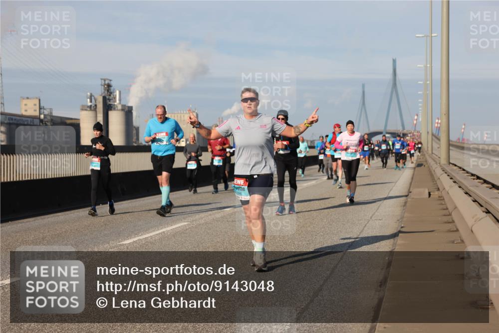 03.10.2025 - Köhlbrandbrückenlauf Lena Gebhardt http://msf.ph/oto/9143048 03.10.2025 10:00:55 Position 2  meine-sportfotos.de