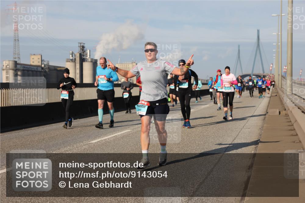 03.10.2025 - Köhlbrandbrückenlauf Lena Gebhardt http://msf.ph/oto/9143054 03.10.2025 10:00:55 Position 2 1846 meine-sportfotos.de