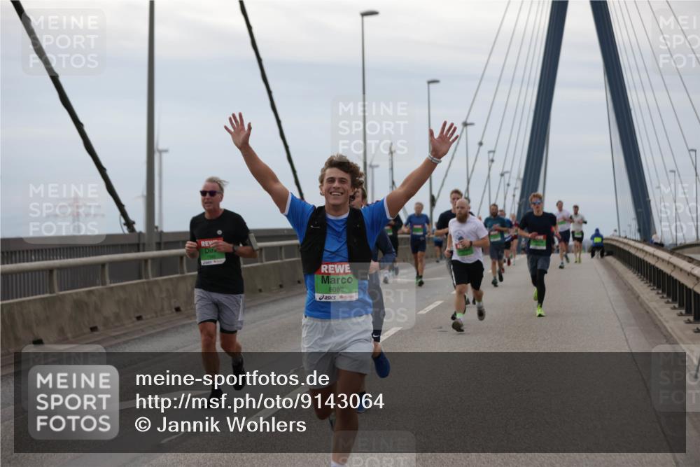 03.10.2025 - Köhlbrandbrückenlauf Jannik Wohlers http://msf.ph/oto/9143064 03.10.2025 15:44:19 Position 1 8082 meine-sportfotos.de