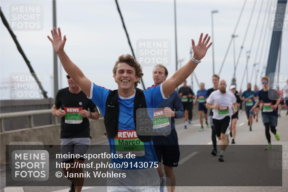 03.10.2025 - Köhlbrandbrückenlauf Jannik Wohlers http://msf.ph/oto/9143075 03.10.2025 15:44:20 Position 1 7345, 8082, 7494 meine-sportfotos.de
