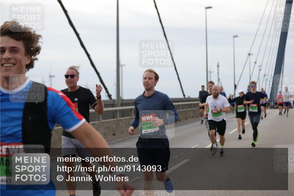 03.10.2025 - Köhlbrandbrückenlauf Jannik Wohlers http://msf.ph/oto/9143093 03.10.2025 15:44:21 Position 1 8082, 7494 meine-sportfotos.de