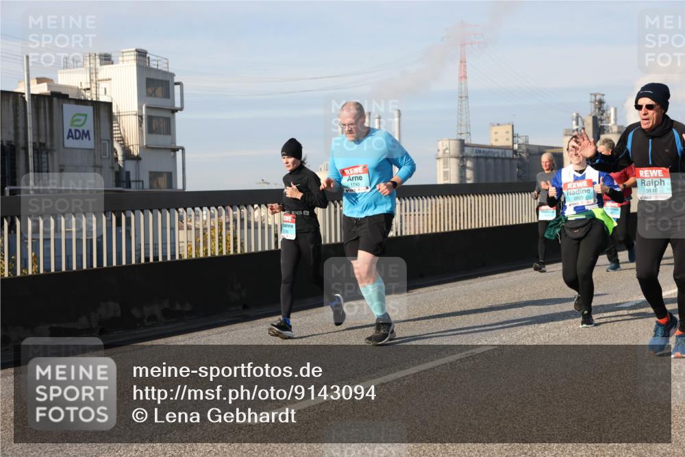 03.10.2025 - Köhlbrandbrückenlauf Lena Gebhardt http://msf.ph/oto/9143094 03.10.2025 10:00:58 Position 2 1740, 2023, 3116 meine-sportfotos.de