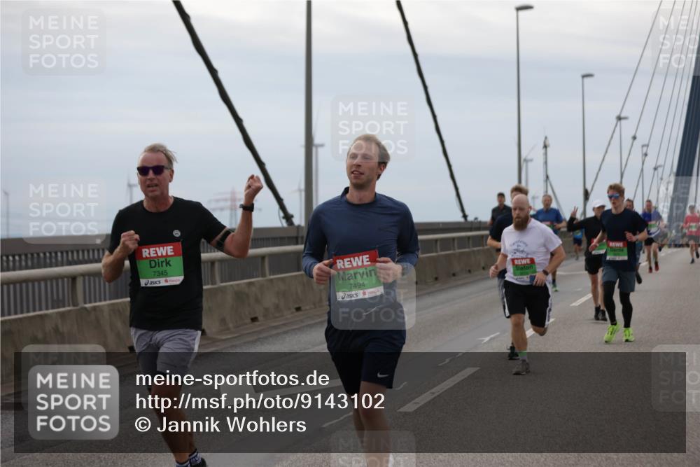 03.10.2025 - Köhlbrandbrückenlauf Jannik Wohlers http://msf.ph/oto/9143102 03.10.2025 15:44:21 Position 1 7345, 7494 meine-sportfotos.de