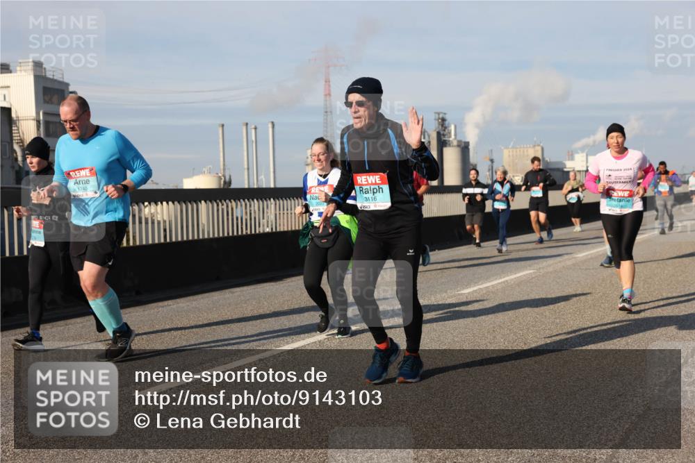 03.10.2025 - Köhlbrandbrückenlauf Lena Gebhardt http://msf.ph/oto/9143103 03.10.2025 10:00:59 Position 2 1740, 2023, 3116, 2024 meine-sportfotos.de