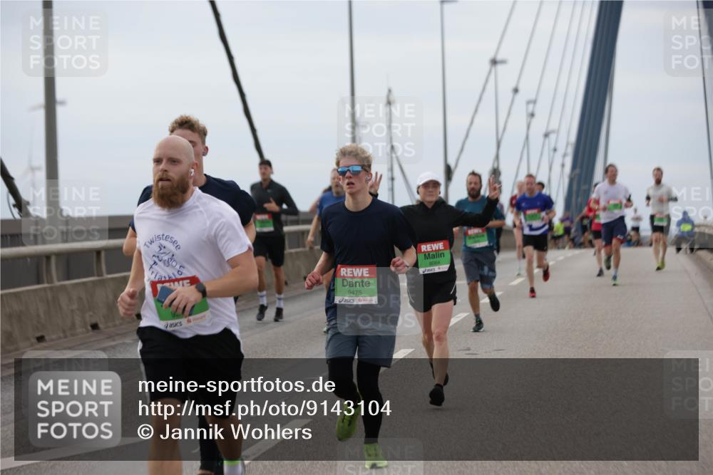 03.10.2025 - Köhlbrandbrückenlauf Jannik Wohlers http://msf.ph/oto/9143104 03.10.2025 15:44:22 Position 1 227, 9475, 8064 meine-sportfotos.de