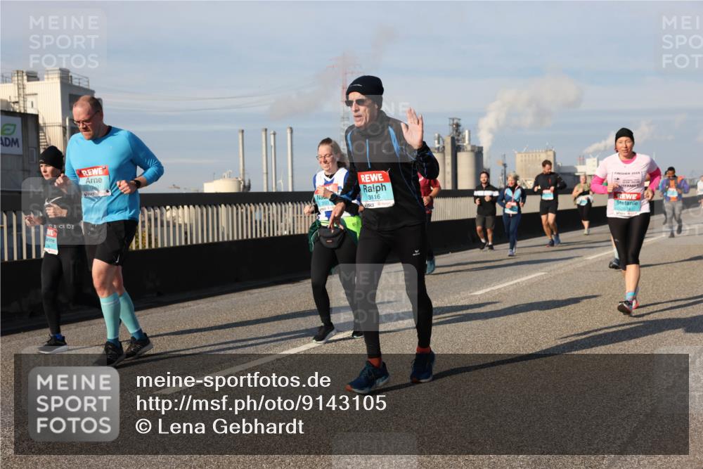 03.10.2025 - Köhlbrandbrückenlauf Lena Gebhardt http://msf.ph/oto/9143105 03.10.2025 10:00:59 Position 2 1740, 3116, 2024 meine-sportfotos.de