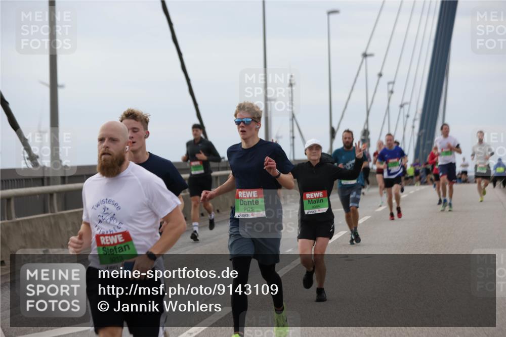 03.10.2025 - Köhlbrandbrückenlauf Jannik Wohlers http://msf.ph/oto/9143109 03.10.2025 15:44:23 Position 1 9213, 9475, 8064 meine-sportfotos.de