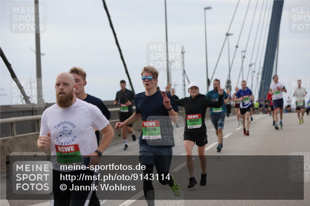 03.10.2025 - Köhlbrandbrückenlauf Jannik Wohlers http://msf.ph/oto/9143114 03.10.2025 15:44:23 Position 1 9213, 9475, 8064 meine-sportfotos.de