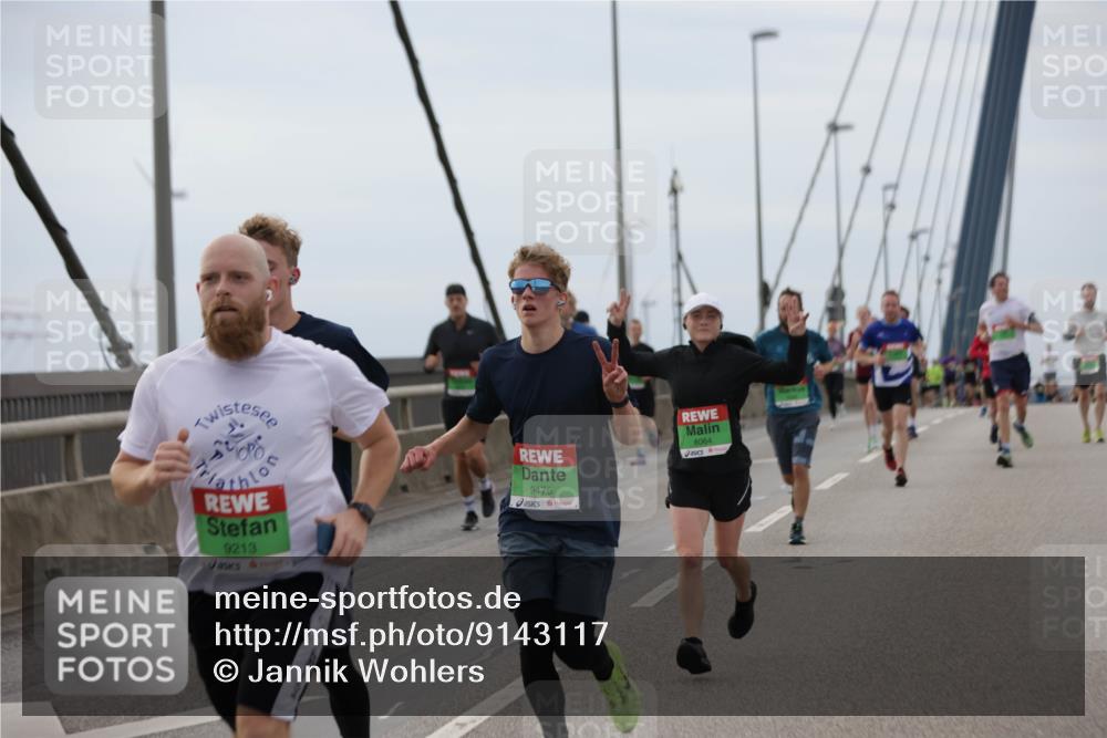 03.10.2025 - Köhlbrandbrückenlauf Jannik Wohlers http://msf.ph/oto/9143117 03.10.2025 15:44:23 Position 1 9213, 9475, 8064 meine-sportfotos.de