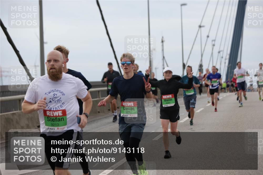 03.10.2025 - Köhlbrandbrückenlauf Jannik Wohlers http://msf.ph/oto/9143118 03.10.2025 15:44:23 Position 1 9213, 9475, 8064 meine-sportfotos.de