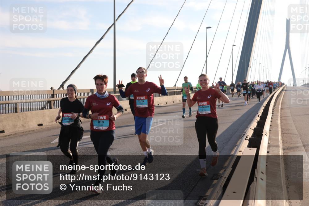 03.10.2025 - Köhlbrandbrückenlauf Yannick Fuchs http://msf.ph/oto/9143123 03.10.2025 08:30:02 Position 2 3596, 1901, 1818 meine-sportfotos.de