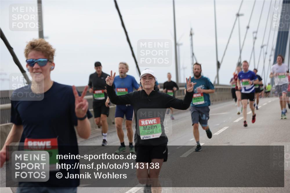 03.10.2025 - Köhlbrandbrückenlauf Jannik Wohlers http://msf.ph/oto/9143138 03.10.2025 15:44:24 Position 1 9475, 8064 meine-sportfotos.de