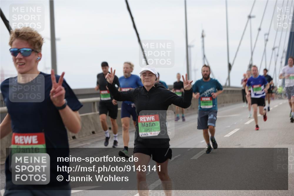 03.10.2025 - Köhlbrandbrückenlauf Jannik Wohlers http://msf.ph/oto/9143141 03.10.2025 15:44:24 Position 1 5475, 8064 meine-sportfotos.de