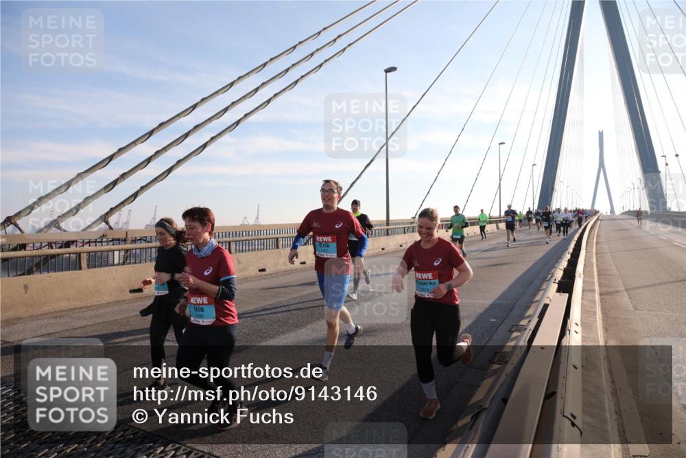 03.10.2025 - Köhlbrandbrückenlauf Yannick Fuchs http://msf.ph/oto/9143146 03.10.2025 08:30:03 Position 2 3596, 1901, 1818 meine-sportfotos.de