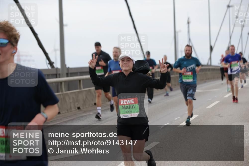 03.10.2025 - Köhlbrandbrückenlauf Jannik Wohlers http://msf.ph/oto/9143147 03.10.2025 15:44:24 Position 1 9475, 8064 meine-sportfotos.de