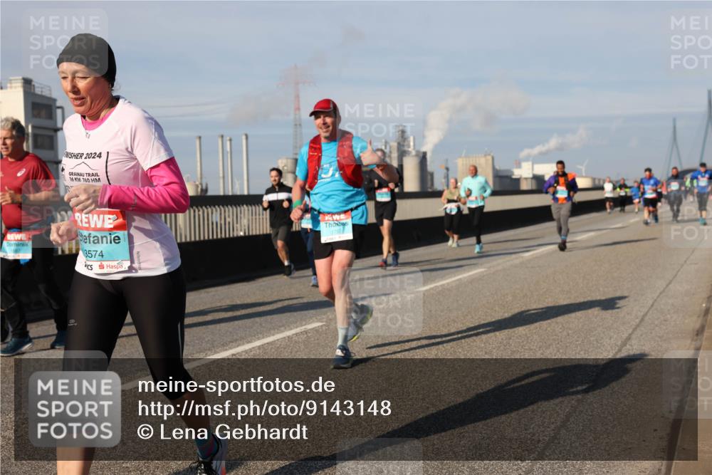 03.10.2025 - Köhlbrandbrückenlauf Lena Gebhardt http://msf.ph/oto/9143148 03.10.2025 10:01:01 Position 2 2024, 16, 760, 3574, 1757 meine-sportfotos.de