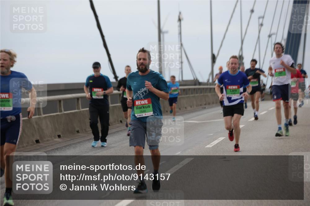 03.10.2025 - Köhlbrandbrückenlauf Jannik Wohlers http://msf.ph/oto/9143157 03.10.2025 15:44:25 Position 1 616, 7646, 2023, 8199 meine-sportfotos.de
