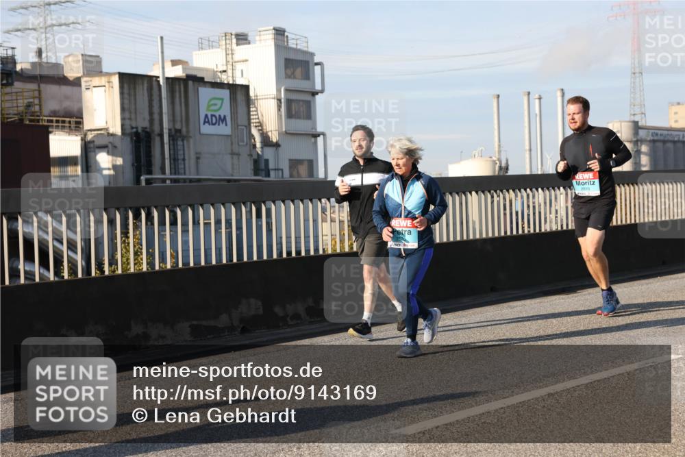 03.10.2025 - Köhlbrandbrückenlauf Lena Gebhardt http://msf.ph/oto/9143169 03.10.2025 10:01:03 Position 2 2810 meine-sportfotos.de
