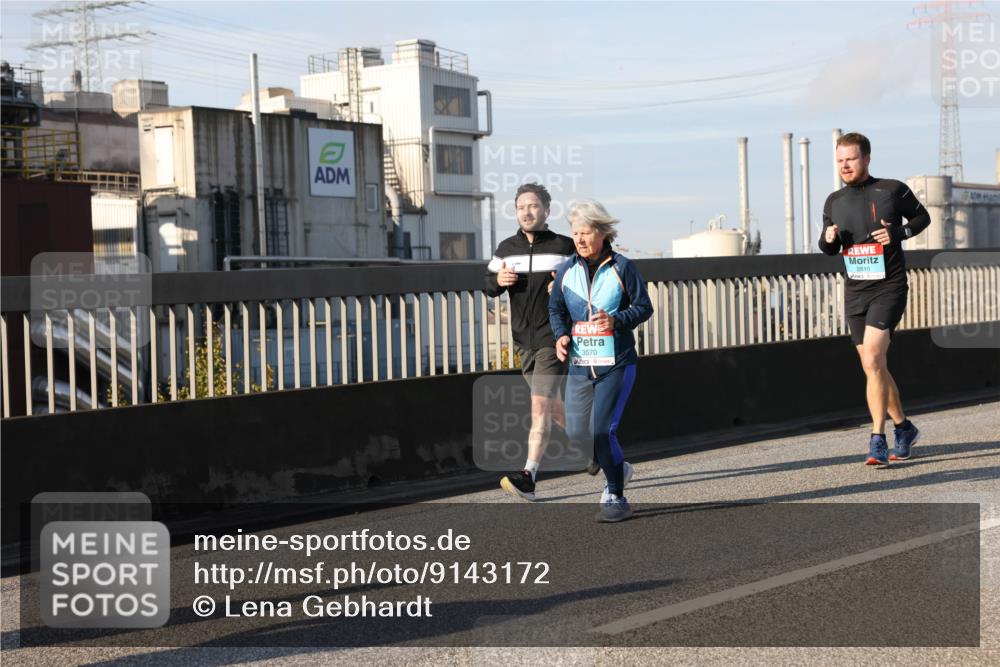 03.10.2025 - Köhlbrandbrückenlauf Lena Gebhardt http://msf.ph/oto/9143172 03.10.2025 10:01:03 Position 2 3570, 2810 meine-sportfotos.de