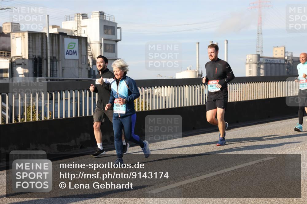 03.10.2025 - Köhlbrandbrückenlauf Lena Gebhardt http://msf.ph/oto/9143174 03.10.2025 10:01:03 Position 2 3570, 2810 meine-sportfotos.de