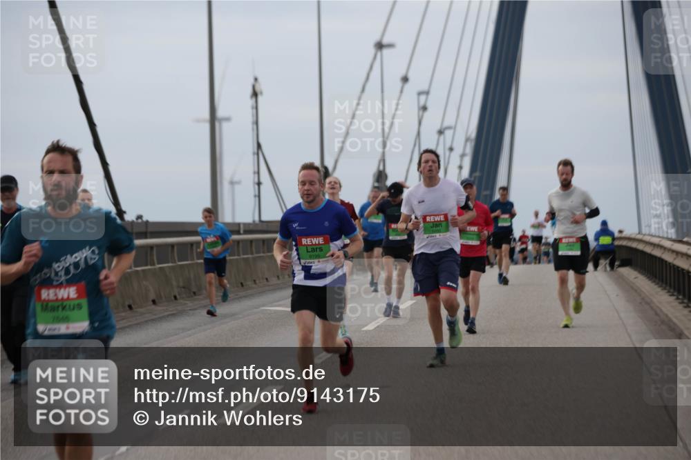03.10.2025 - Köhlbrandbrückenlauf Jannik Wohlers http://msf.ph/oto/9143175 03.10.2025 15:44:26 Position 1 7646, 8199 meine-sportfotos.de