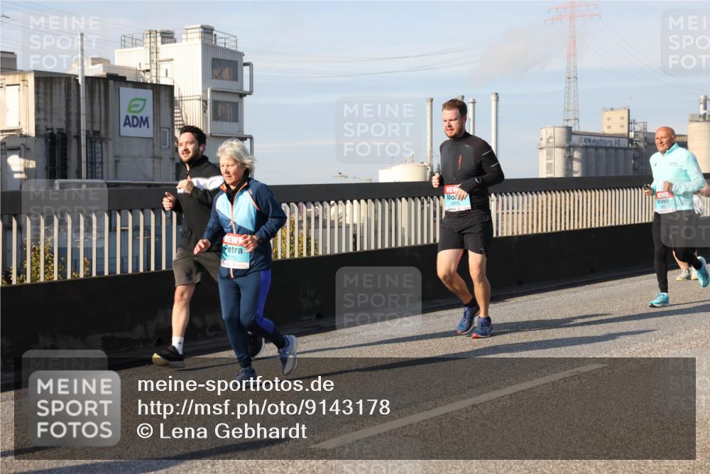 03.10.2025 - Köhlbrandbrückenlauf Lena Gebhardt http://msf.ph/oto/9143178 03.10.2025 10:01:03 Position 2 3570, 2810 meine-sportfotos.de