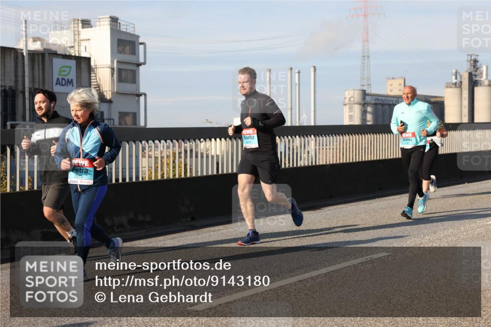 03.10.2025 - Köhlbrandbrückenlauf Lena Gebhardt http://msf.ph/oto/9143180 03.10.2025 10:01:03 Position 2 3570, 2810, 1861 meine-sportfotos.de