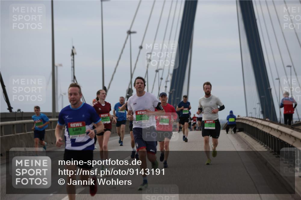 03.10.2025 - Köhlbrandbrückenlauf Jannik Wohlers http://msf.ph/oto/9143191 03.10.2025 15:44:27 Position 1 8860, 8199 meine-sportfotos.de