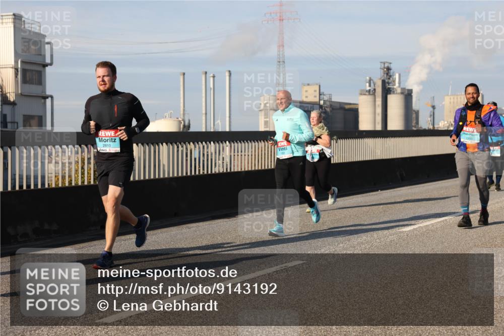 03.10.2025 - Köhlbrandbrückenlauf Lena Gebhardt http://msf.ph/oto/9143192 03.10.2025 10:01:04 Position 2 2810, 1861, 2200 meine-sportfotos.de