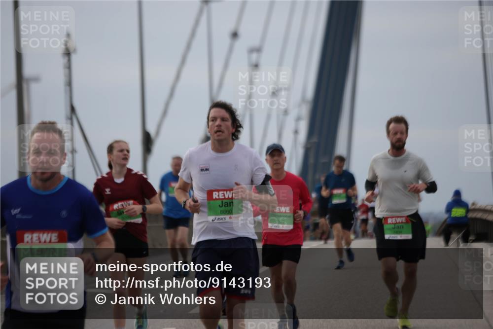 03.10.2025 - Köhlbrandbrückenlauf Jannik Wohlers http://msf.ph/oto/9143193 03.10.2025 15:44:27 Position 1 8199, 8860, 7179, 7434 meine-sportfotos.de