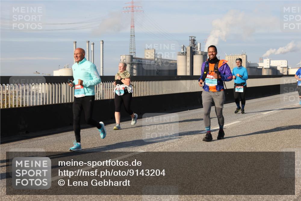 03.10.2025 - Köhlbrandbrückenlauf Lena Gebhardt http://msf.ph/oto/9143204 03.10.2025 10:01:04 Position 2 2200 meine-sportfotos.de