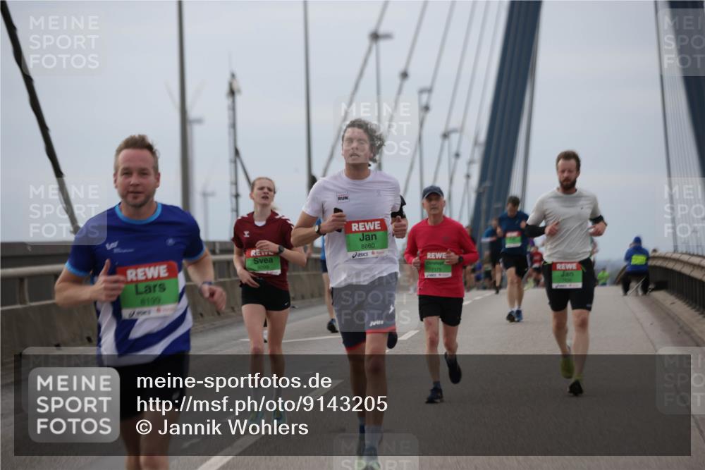 03.10.2025 - Köhlbrandbrückenlauf Jannik Wohlers http://msf.ph/oto/9143205 03.10.2025 15:44:28 Position 1 8199, 8099, 8860, 7179 meine-sportfotos.de