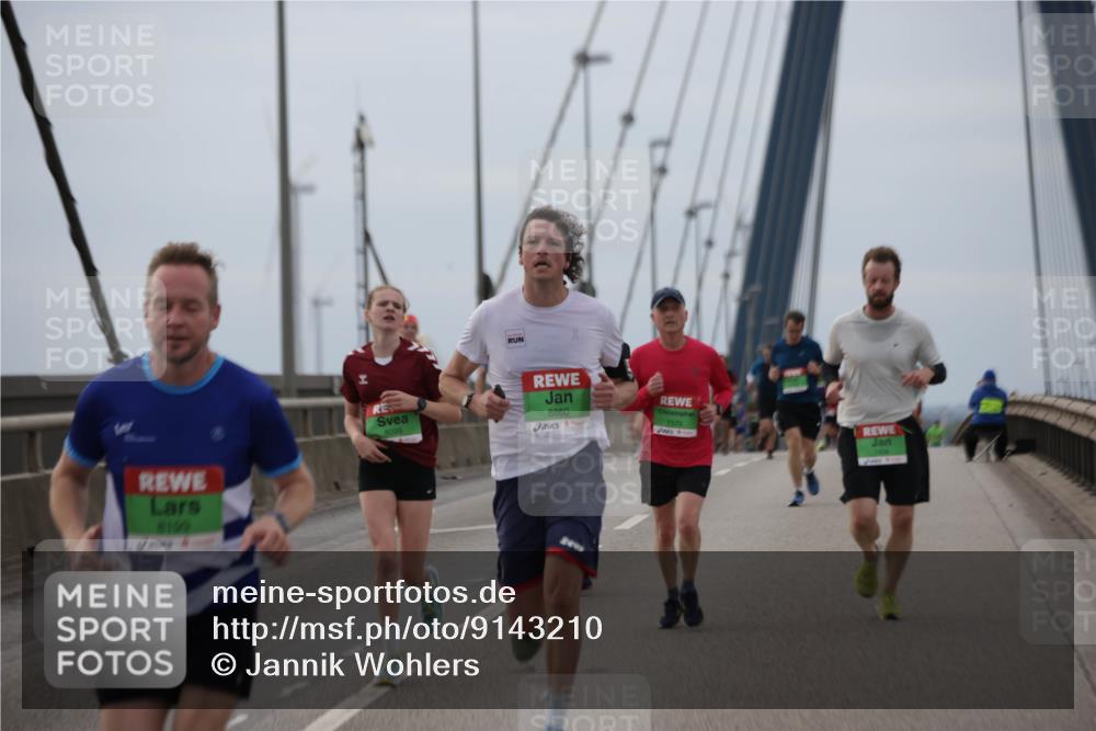 03.10.2025 - Köhlbrandbrückenlauf Jannik Wohlers http://msf.ph/oto/9143210 03.10.2025 15:44:28 Position 1 8199, 8099, 8860, 7179 meine-sportfotos.de