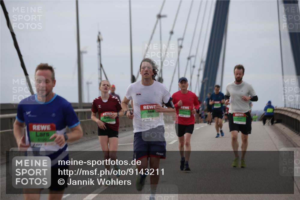 03.10.2025 - Köhlbrandbrückenlauf Jannik Wohlers http://msf.ph/oto/9143211 03.10.2025 15:44:28 Position 1 8099, 8860, 7179, 8199 meine-sportfotos.de