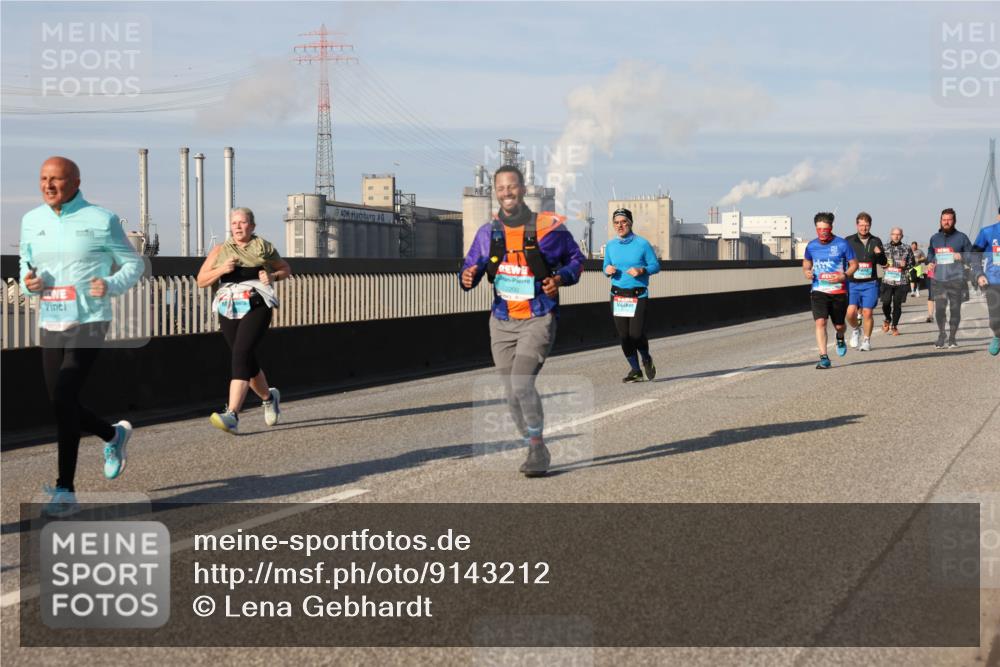 03.10.2025 - Köhlbrandbrückenlauf Lena Gebhardt http://msf.ph/oto/9143212 03.10.2025 10:01:05 Position 2 2200 meine-sportfotos.de