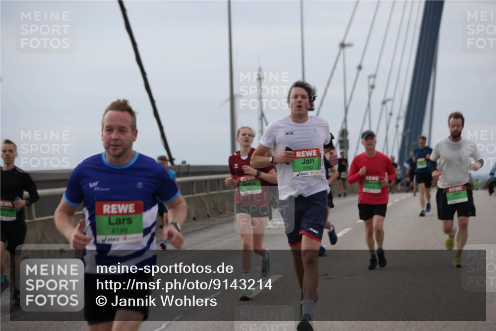 03.10.2025 - Köhlbrandbrückenlauf Jannik Wohlers http://msf.ph/oto/9143214 03.10.2025 15:44:29 Position 1 8199, 8860, 8099 meine-sportfotos.de