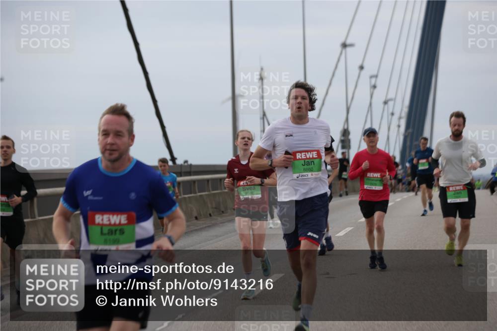 03.10.2025 - Köhlbrandbrückenlauf Jannik Wohlers http://msf.ph/oto/9143216 03.10.2025 15:44:29 Position 1 8199, 8099, 8860 meine-sportfotos.de
