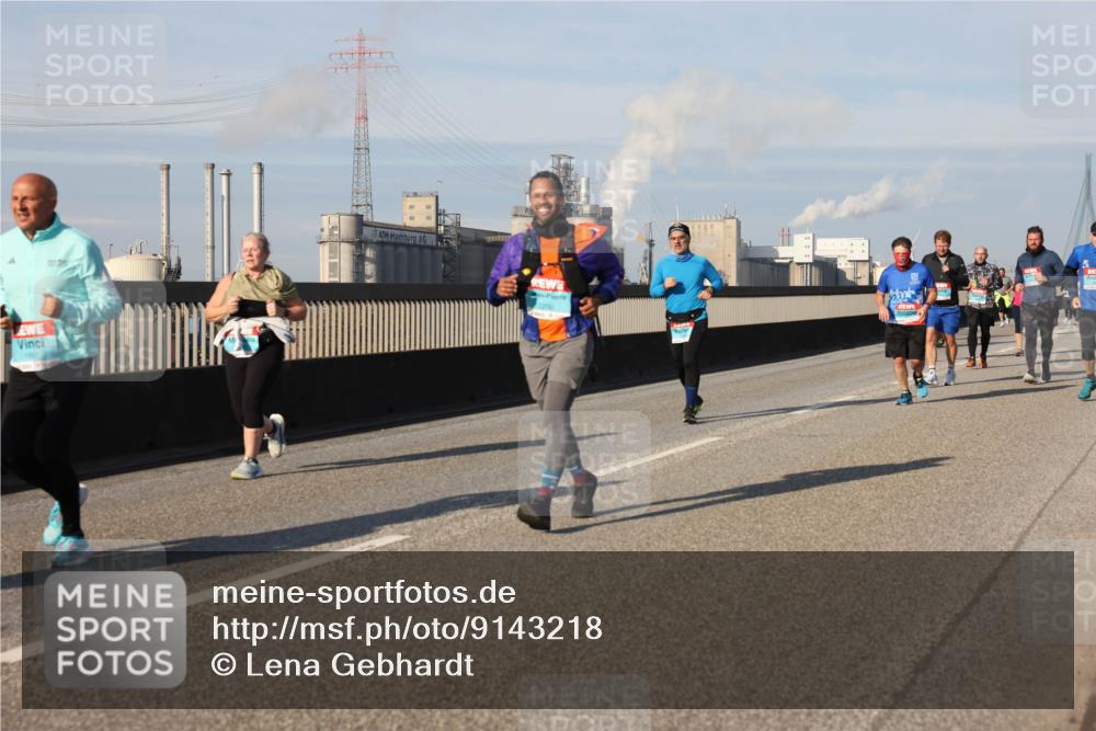 03.10.2025 - Köhlbrandbrückenlauf Lena Gebhardt http://msf.ph/oto/9143218 03.10.2025 10:01:05 Position 2 2200 meine-sportfotos.de