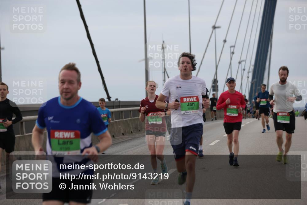 03.10.2025 - Köhlbrandbrückenlauf Jannik Wohlers http://msf.ph/oto/9143219 03.10.2025 15:44:29 Position 1 8199, 8860, 8099 meine-sportfotos.de