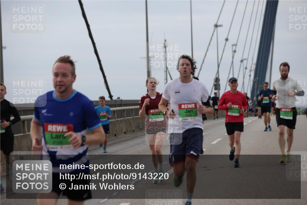 03.10.2025 - Köhlbrandbrückenlauf Jannik Wohlers http://msf.ph/oto/9143220 03.10.2025 15:44:29 Position 1 8199, 8099, 8860 meine-sportfotos.de