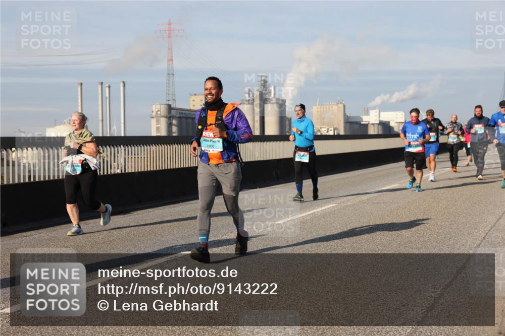 03.10.2025 - Köhlbrandbrückenlauf Lena Gebhardt http://msf.ph/oto/9143222 03.10.2025 10:01:05 Position 2 2200 meine-sportfotos.de