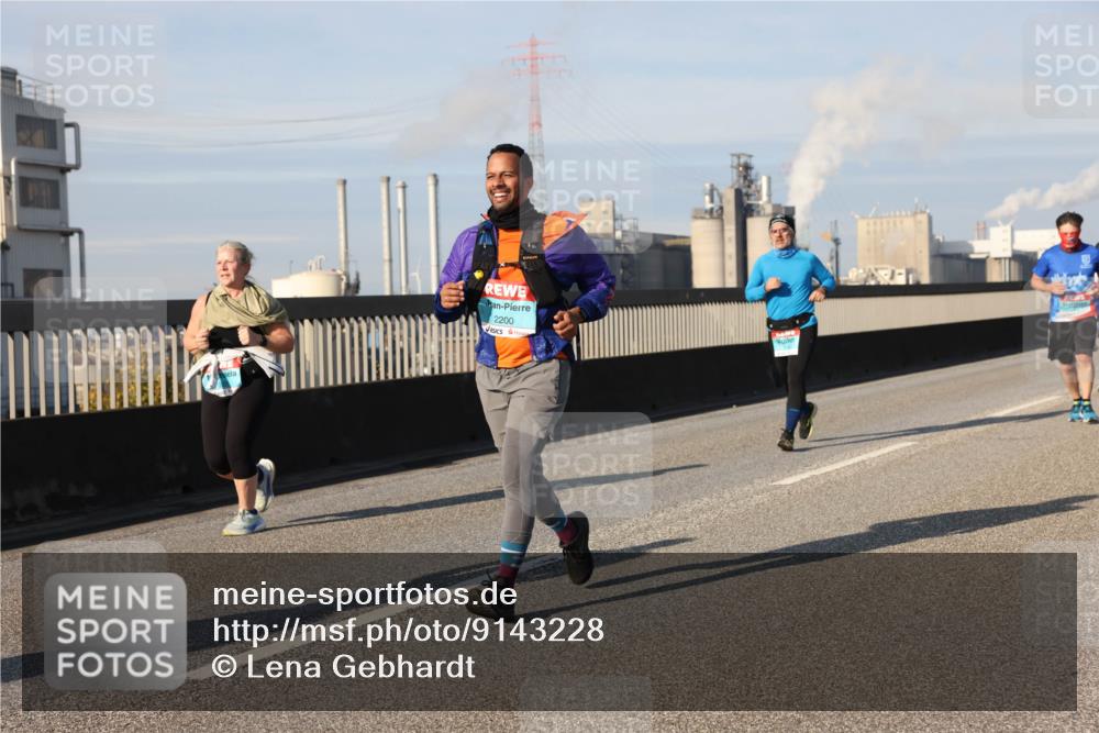 03.10.2025 - Köhlbrandbrückenlauf Lena Gebhardt http://msf.ph/oto/9143228 03.10.2025 10:01:06 Position 2 2200 meine-sportfotos.de