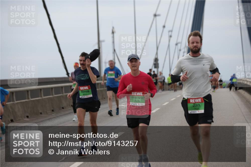 03.10.2025 - Köhlbrandbrückenlauf Jannik Wohlers http://msf.ph/oto/9143257 03.10.2025 15:44:31 Position 1 8026, 7179, 7434 meine-sportfotos.de