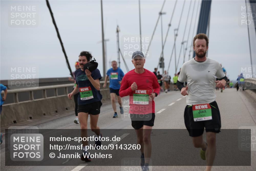 03.10.2025 - Köhlbrandbrückenlauf Jannik Wohlers http://msf.ph/oto/9143260 03.10.2025 15:44:32 Position 1 8026, 7179, 7434 meine-sportfotos.de