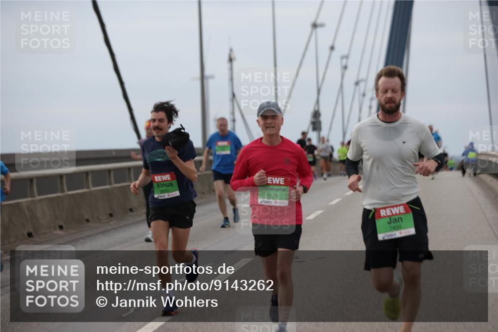 03.10.2025 - Köhlbrandbrückenlauf Jannik Wohlers http://msf.ph/oto/9143262 03.10.2025 15:44:32 Position 1 8026, 7179, 7434 meine-sportfotos.de