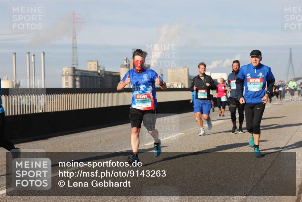 03.10.2025 - Köhlbrandbrückenlauf Lena Gebhardt http://msf.ph/oto/9143263 03.10.2025 10:01:08 Position 2 2875, 3509 meine-sportfotos.de