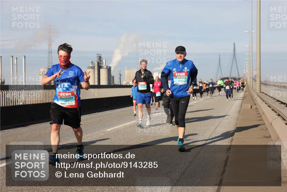 03.10.2025 - Köhlbrandbrückenlauf Lena Gebhardt http://msf.ph/oto/9143285 03.10.2025 10:01:09 Position 2 2675, 3509 meine-sportfotos.de
