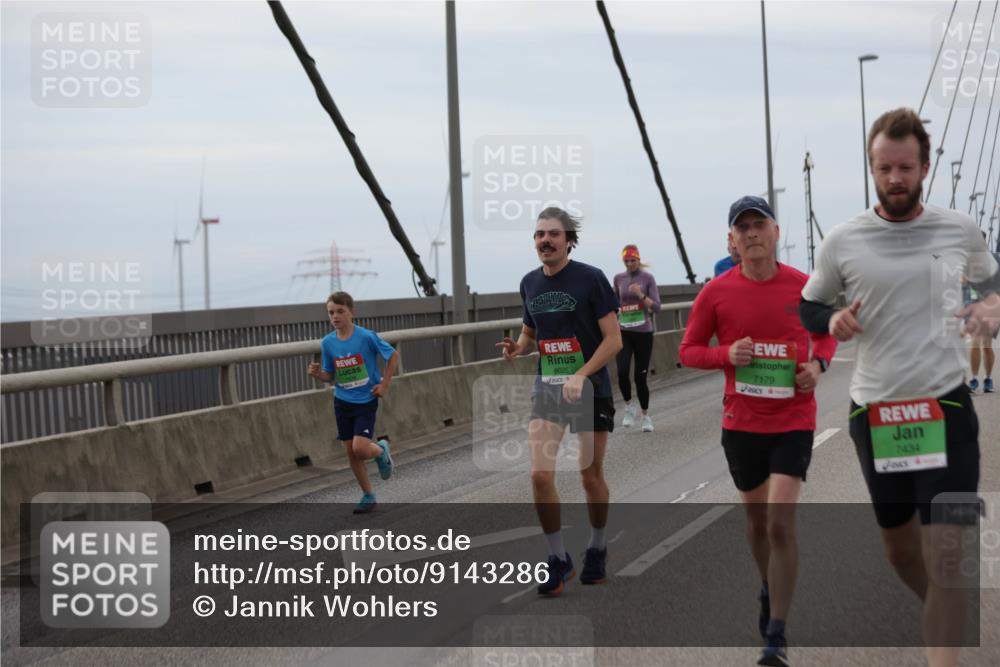 03.10.2025 - Köhlbrandbrückenlauf Jannik Wohlers http://msf.ph/oto/9143286 03.10.2025 15:44:33 Position 1 8026, 7179, 7434 meine-sportfotos.de